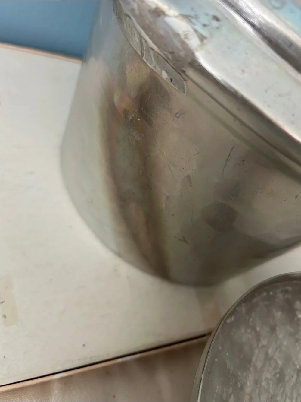 Vintage Silver-Tone Hammered -look Covered ice Bucket Some Cosmetic issues. GUC